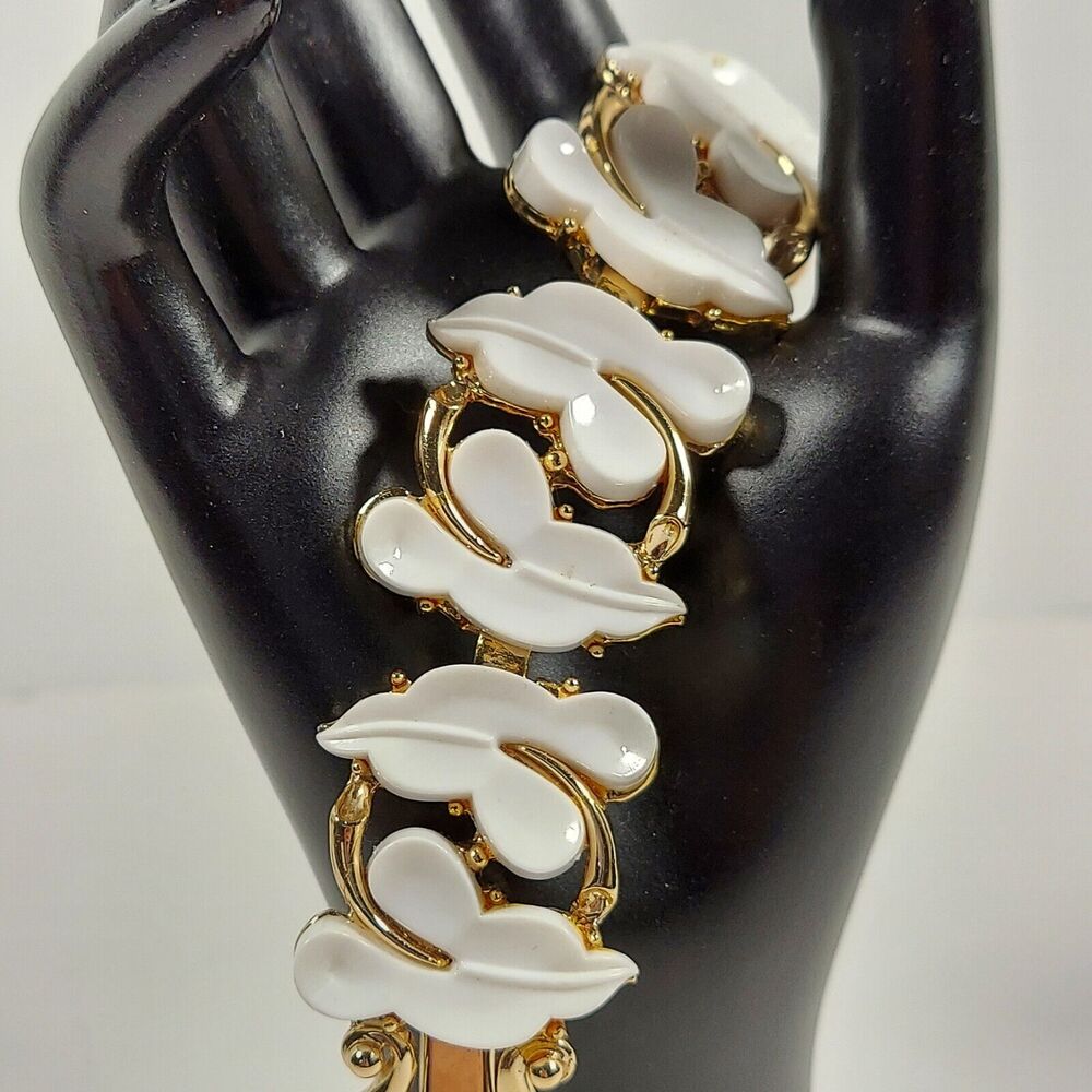 Vintage White & Gold Tone Leaf Panel Bracelet Thermoset Molded Plastic Leaves 7"